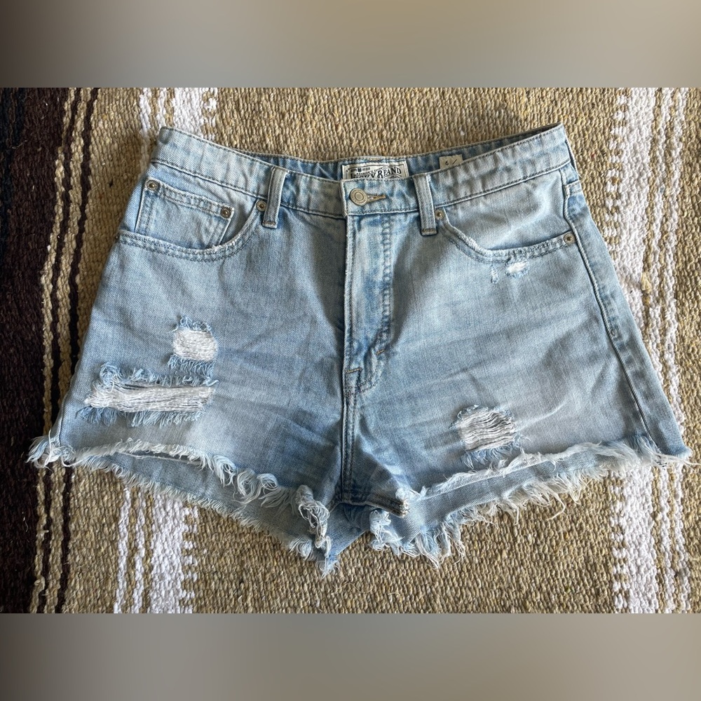 Lucky Brand Distressed ‘Lucky Pins Short’ Waist Size 28/6
